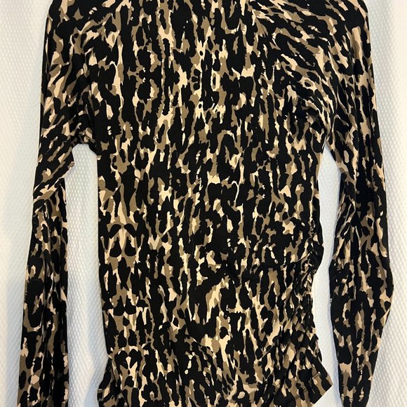 Cabi Leopard Print Ruched V-Neck Long Sleeve Top | Size Sm - Picture 3 of 4